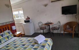 Unit 8 lounge kitchen